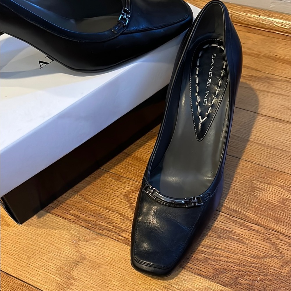 Bandolino Black Leather Heels with Squared Toe